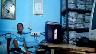 เขาเจอสาวรัสเซียและทุบตีเธอเพื่อเงิน ดู วิดีโอ โป